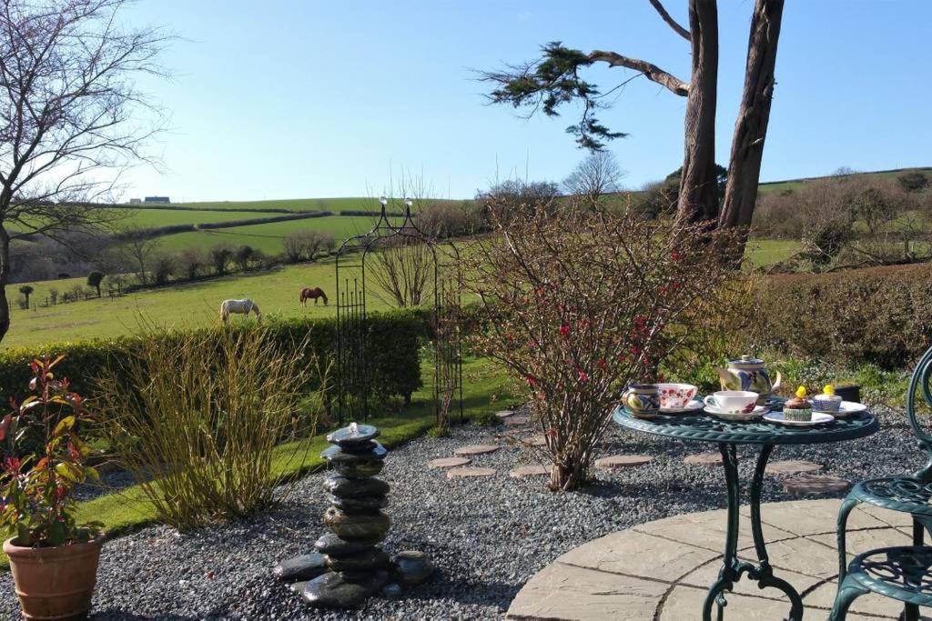 Horsna Parc Retreat Bed & Breakfast Saint Tudy Exterior photo