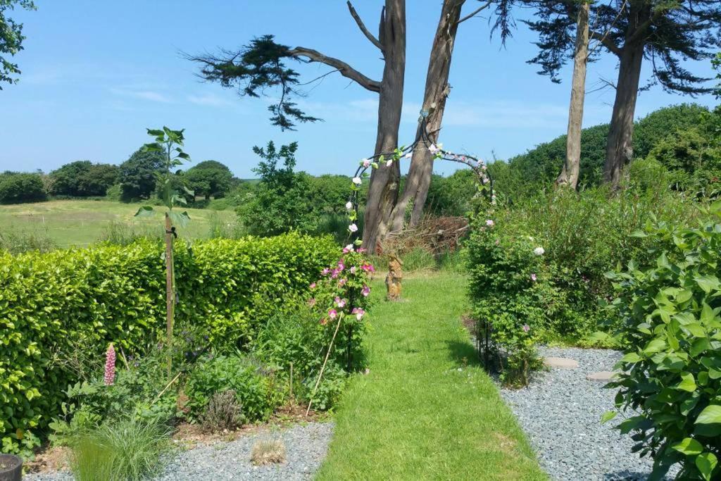 Horsna Parc Retreat Bed & Breakfast Saint Tudy Exterior photo